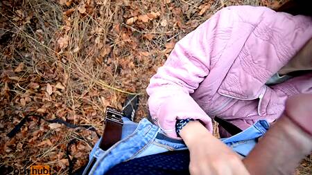 Русская шлюха предложила незнакомцу перепихнутся в парке