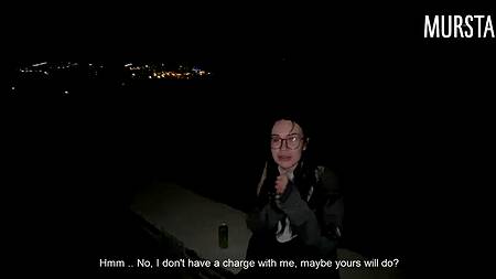 Красивая девушка отдалась ночью в парке русскому пикаперу