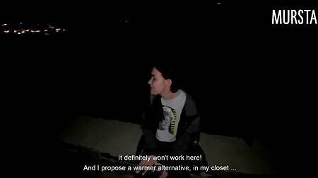 Красивая девушка отдалась ночью в парке русскому пикаперу