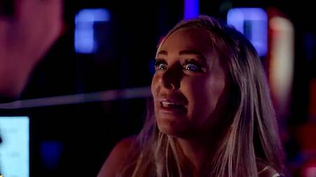 Зрелая стриптизерша хочет на большой член клиента