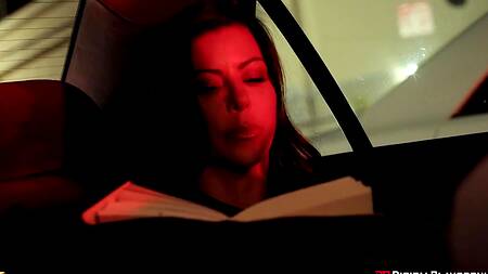 Милфа приехала в клуб и поучаствовала в оргии