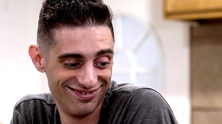 Зрелая ученая проводит опыт на кухне и дает в жопу