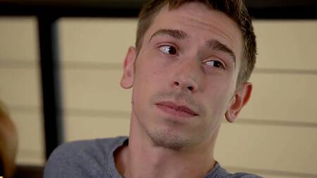 Пошлая мачеха присоединяется к падчерице и её парню