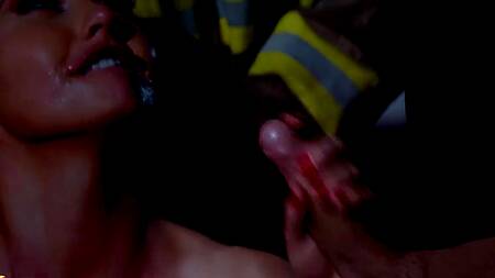 Медсестра отдается компании пожарников