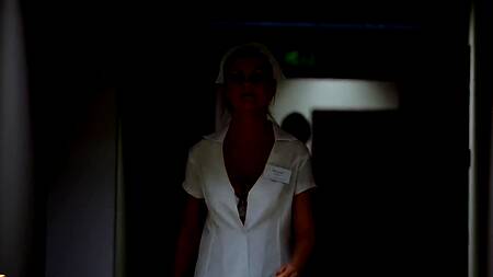 Медсестра отдается компании пожарников