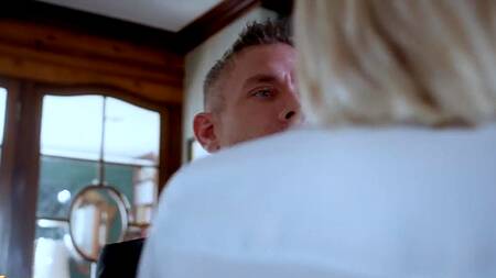 Уверенная в себе владелица бизнеса пробует двойное проникновение