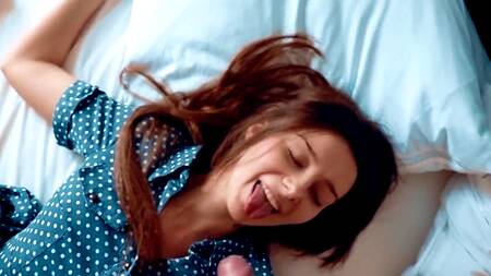 Русский пихарь шпилит молодую девицу с красивой фигурой