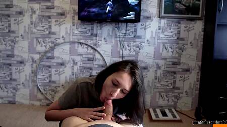 Наполнил рот спермой глубоко отсасывающей грудастой подруге