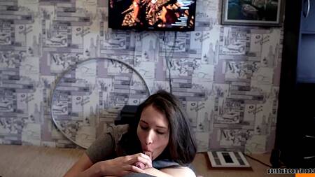 Наполнил рот спермой глубоко отсасывающей грудастой подруге