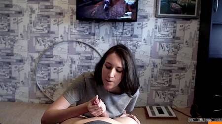 Наполнил рот спермой глубоко отсасывающей грудастой подруге