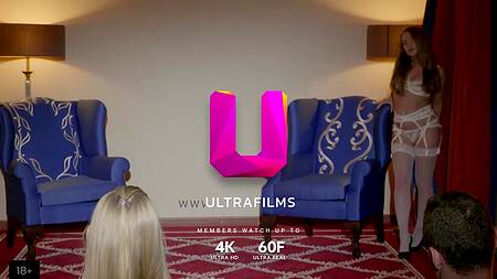 Красивый анальный секс с двумя шикарными блондинками