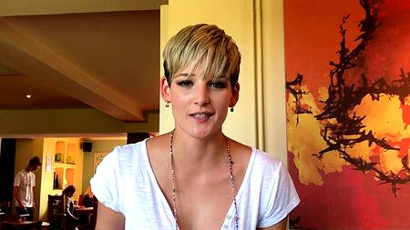 Мужик натягивает на хуй короткостриженую сучку с большими дойками