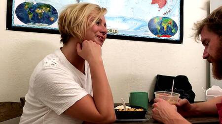 Накачал влагалище спермой зрелой даме с шикарным телом