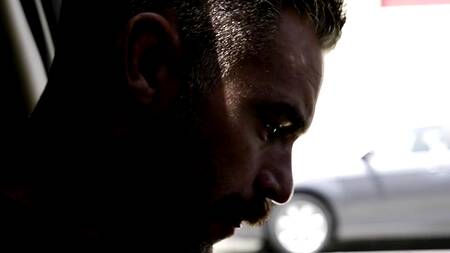 Зрелый мужчина вертит на хую молодуху с натуральными сисечками