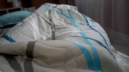 Сестра жены показывает сиськи и соблазняет на интим