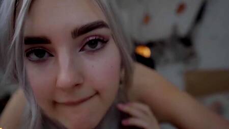 Молоденькая ведьма на Хэллоуин наколдовала себе член