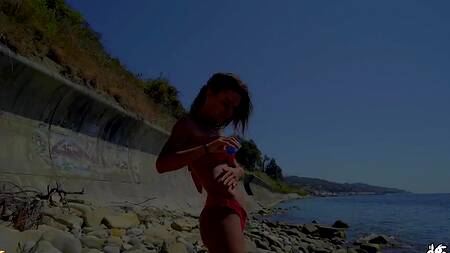 Спортивная красотка любит ебаться на пляже