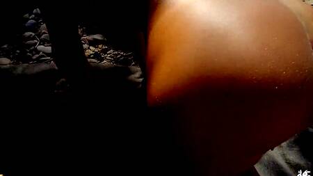 Спортивная красотка любит ебаться на пляже