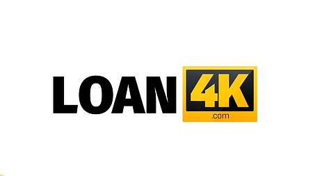 Проводит кастинг в кабинете, трахая брюнетку