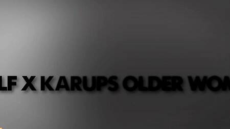 Стройная милфа ласкает себя в душе и отдается другу