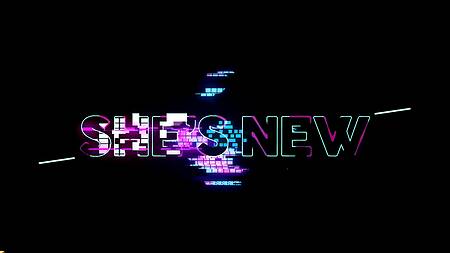 Горячая брюнетка ласкает киску в начале кастинга