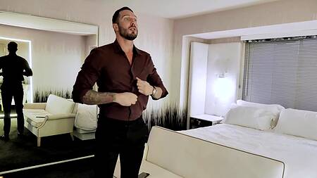 Красивая проститутка работает с удовольствием