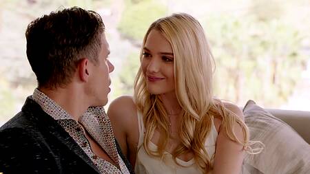 Красотка хотела соблазнить богача и она его соблазнила