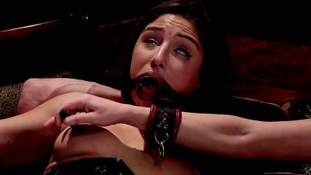 Жесткий анальный секс с любительницами бдсм