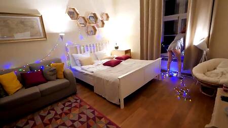 Русское новогоднее порно от первого лица с худенькой молодухой