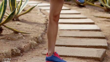 На улице оприходовали в два члена сексапильную нимфу с шикарным телом