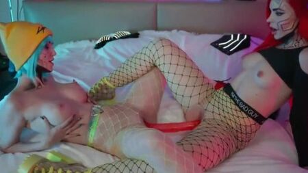 Фантастическое лесбийское порно в стиле киберпанка