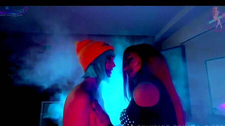 Фантастическое лесбийское порно в стиле киберпанка