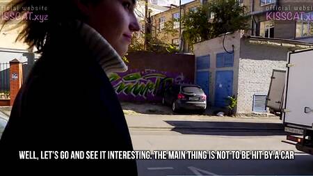 Русская нимфа отдалась в жопу парню на улице в подворотне