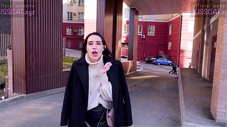 Русская нимфа отдалась в жопу парню на улице в подворотне