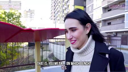 Русская нимфа отдалась в жопу парню на улице в подворотне