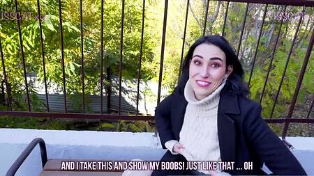 Русская нимфа отдалась в жопу парню на улице в подворотне