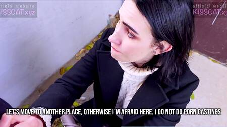 Русская нимфа отдалась в жопу парню на улице в подворотне