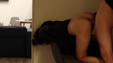 Русская шлюшка изменяет бойфренду с его лучшим другом