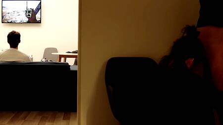 Русская шлюшка изменяет бойфренду с его лучшим другом