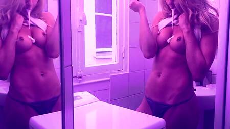 Незабываемый секс в душе с фантастической русской девушкой