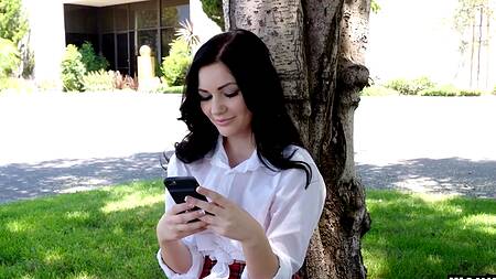 Лысый пацан наполнил спермой розовую щель молодой студентке