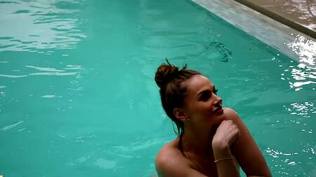 Белая девушка влюбилась в большой член негра