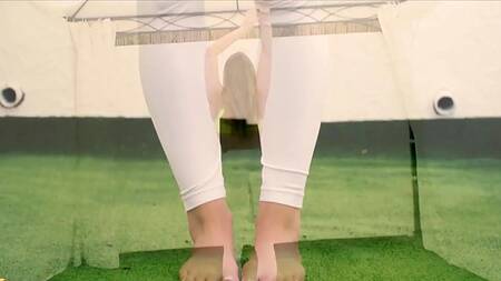 Гибкая худышка после фитнеса спешит трахаться