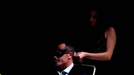 Муж обожает смотреть как жену ебут во все щели