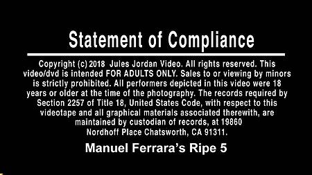 Привозит к себе худышку и жестко её трахает в киску