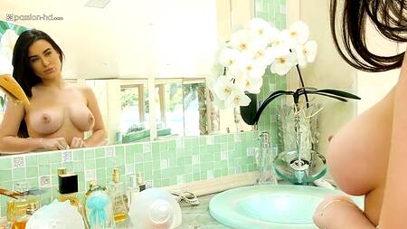 Грудастая нимфа подарила мужчине незабываемый оргазм