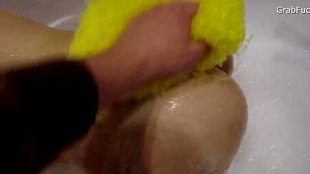 Парочка бурно потрахалась в ванной после длительного расставания