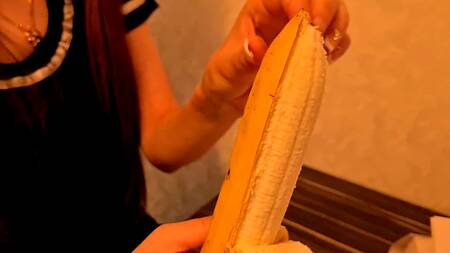 Проникновение члена крупным планом в мокрую щель русской девице