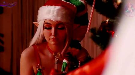 Красивый лесбийский секс со страпоном в новогоднюю ночь