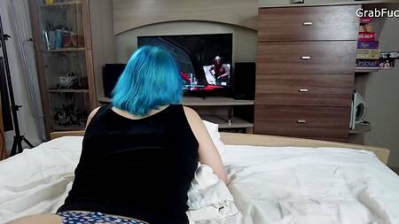 Русский пацан вертит на члене фанатку киберпанка